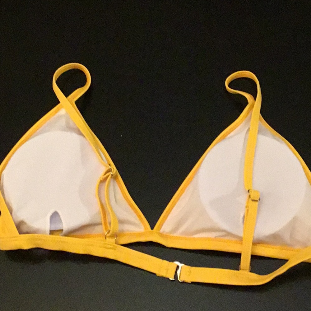 Yellow string bikini. 😍 - Picture 3 of 5